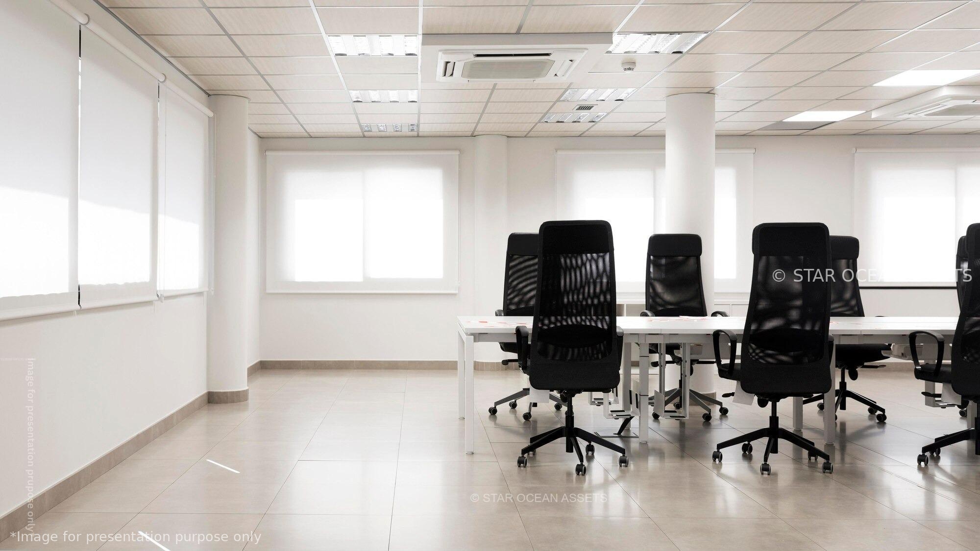 imgi_60_empty-conference-room-with-copy-space_23-2148727496